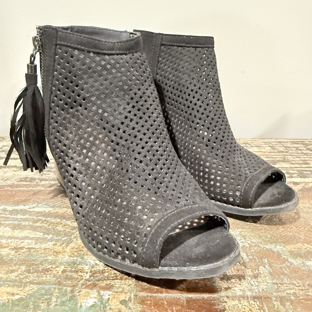 Qupid‎ Preforated Ankle Booties Black Size 8 Open Toe Heels Tassel Side Zip Boho
